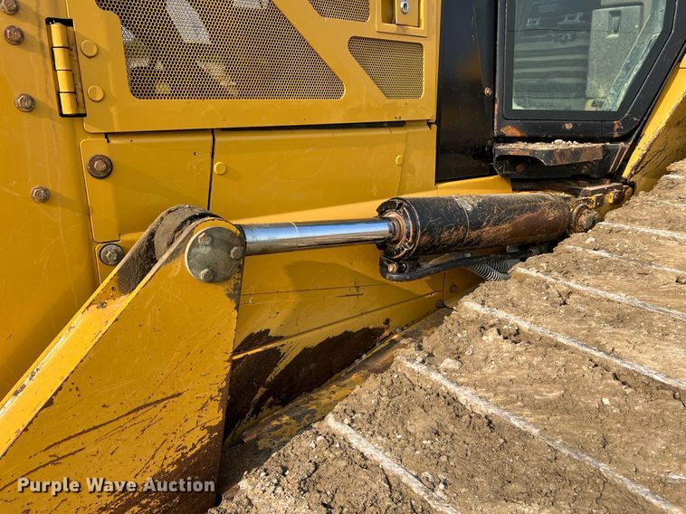 image for item LI9775 2014 Caterpillar D6N LGP  dozer