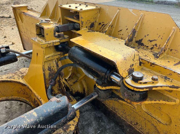 image for item LI9775 2014 Caterpillar D6N LGP  dozer