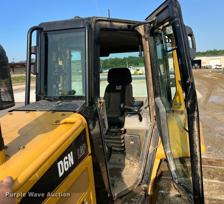 image for item LI9775 2014 Caterpillar D6N LGP  dozer