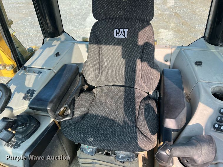 image for item LI9775 2014 Caterpillar D6N LGP  dozer