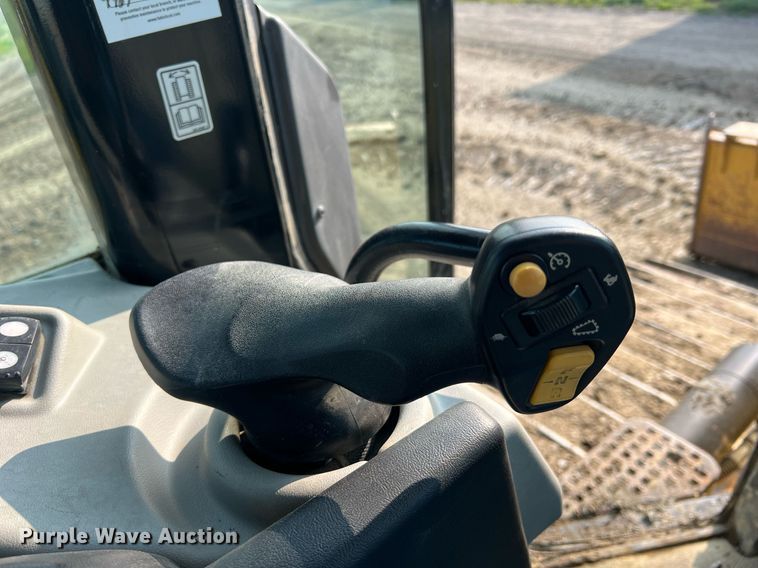 image for item LI9775 2014 Caterpillar D6N LGP  dozer