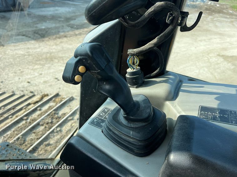 image for item LI9775 2014 Caterpillar D6N LGP  dozer