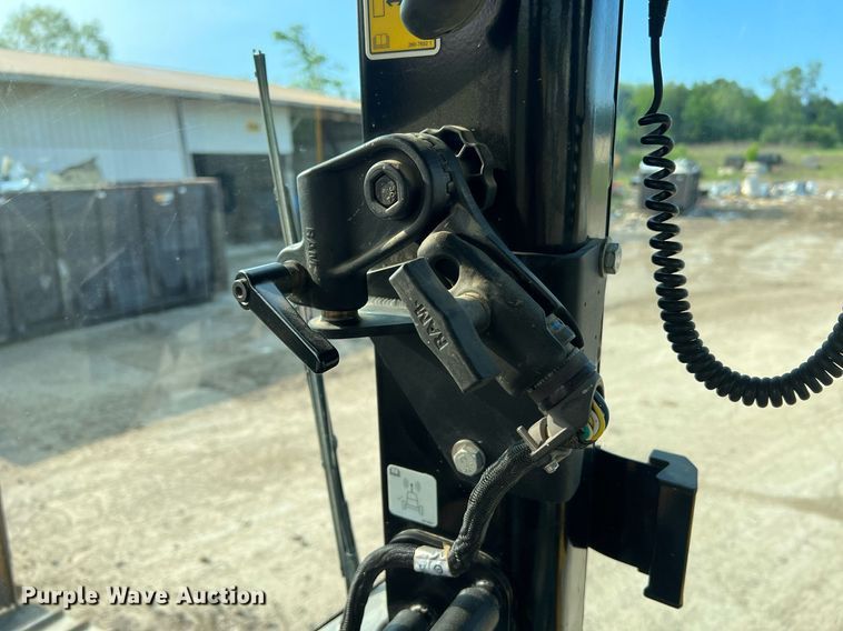 image for item LI9775 2014 Caterpillar D6N LGP  dozer