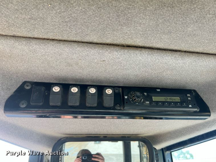 image for item LI9775 2014 Caterpillar D6N LGP  dozer