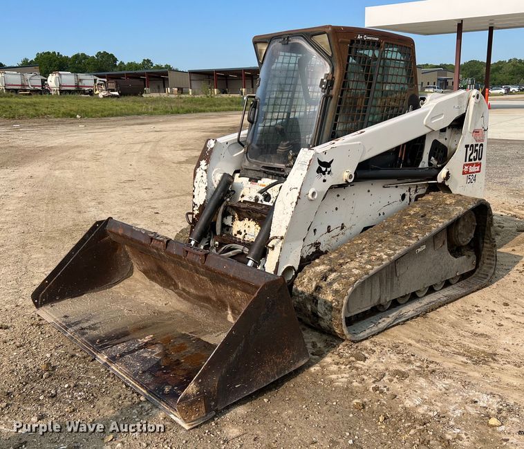 image for item LI9781 2008 Bobcat T250  tracked skid steer loader