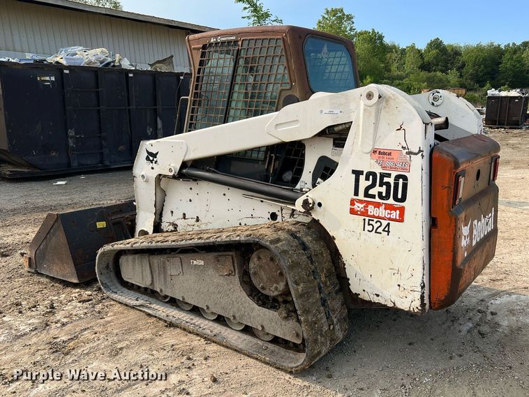image for item LI9781 2008 Bobcat T250  tracked skid steer loader