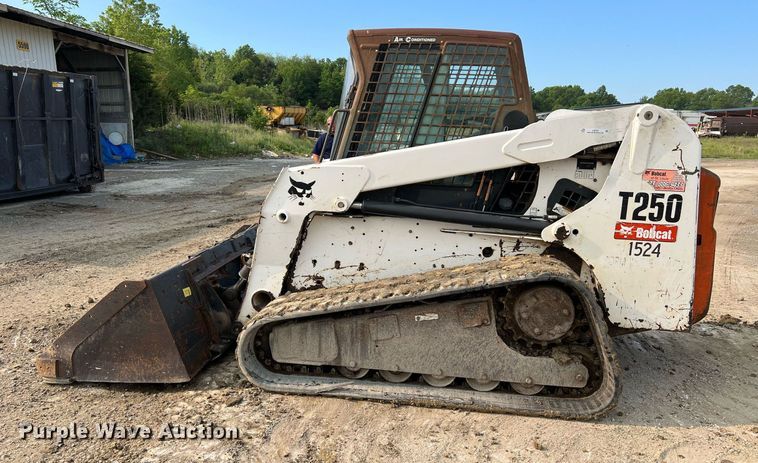 image for item LI9781 2008 Bobcat T250  tracked skid steer loader