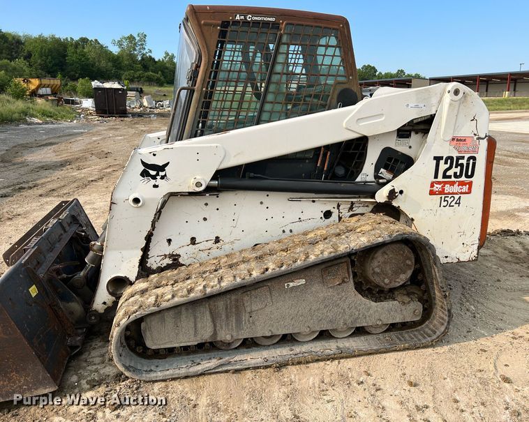 image for item LI9781 2008 Bobcat T250  tracked skid steer loader