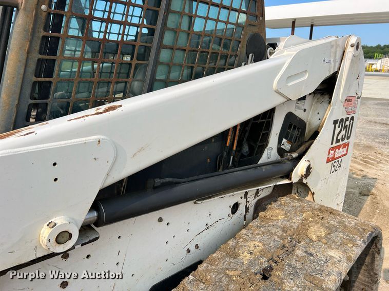 image for item LI9781 2008 Bobcat T250  tracked skid steer loader