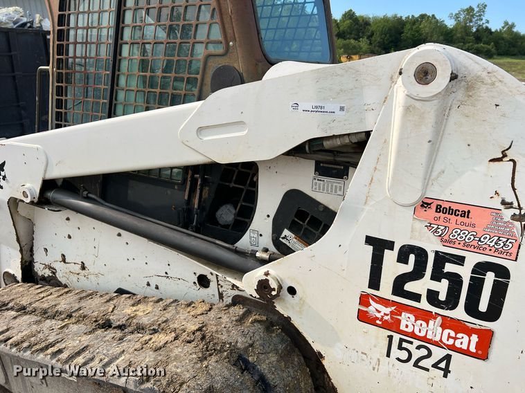 image for item LI9781 2008 Bobcat T250  tracked skid steer loader