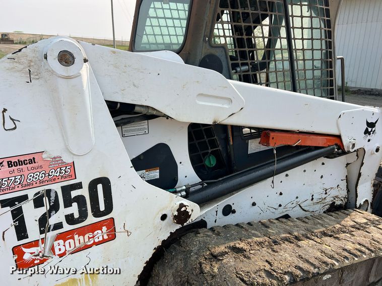 image for item LI9781 2008 Bobcat T250  tracked skid steer loader