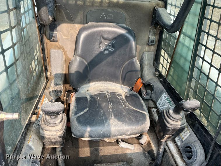 image for item LI9781 2008 Bobcat T250  tracked skid steer loader