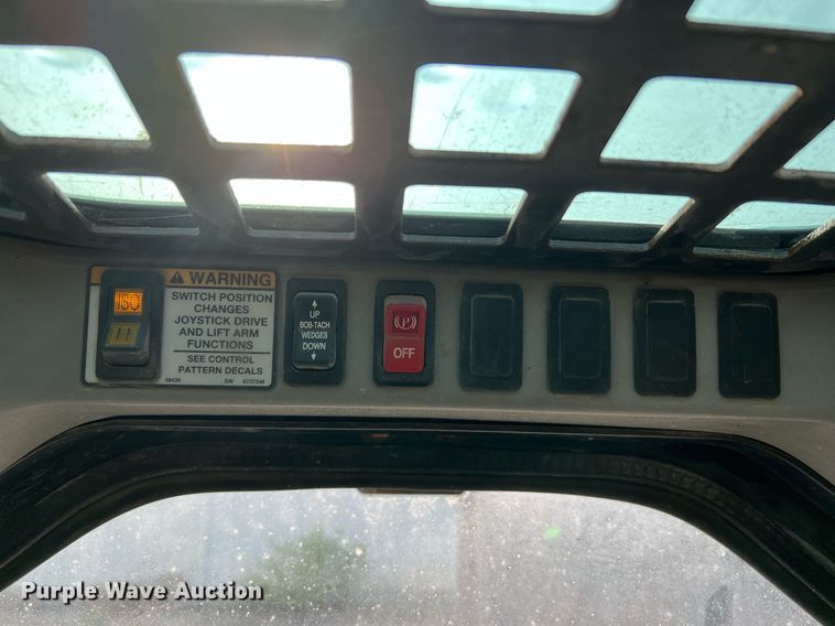 image for item LI9781 2008 Bobcat T250  tracked skid steer loader