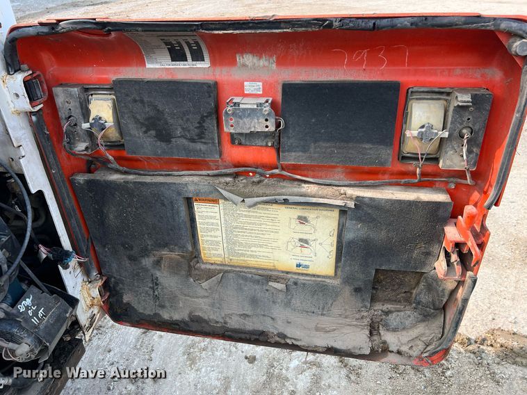 image for item LI9781 2008 Bobcat T250  tracked skid steer loader