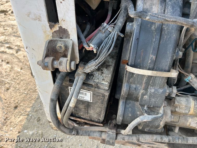 image for item LI9781 2008 Bobcat T250  tracked skid steer loader