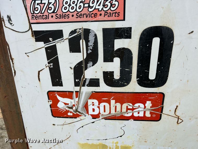 image for item LI9781 2008 Bobcat T250  tracked skid steer loader