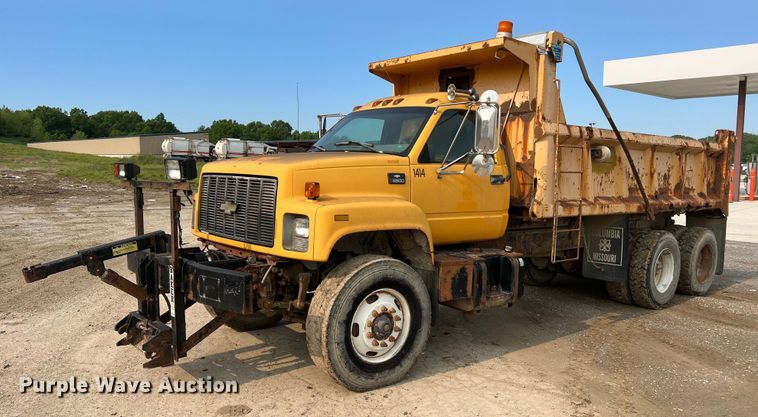 image for item LI9782 2002 Chevrolet C8500  dump truck