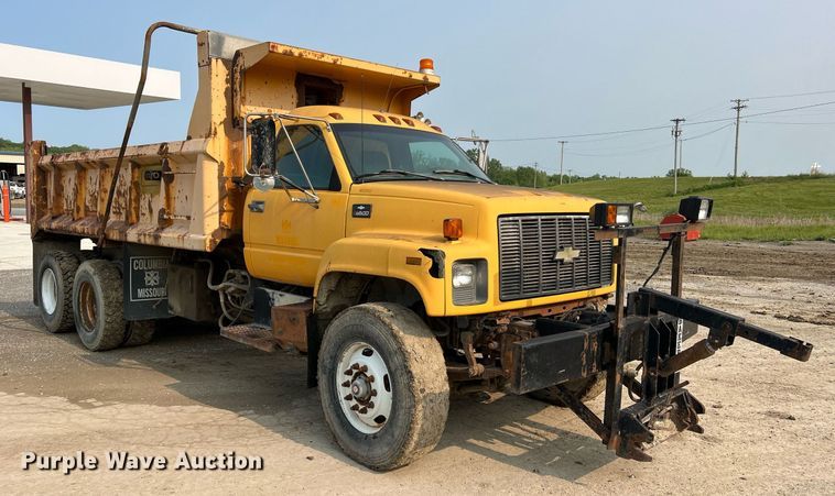image for item LI9782 2002 Chevrolet C8500  dump truck