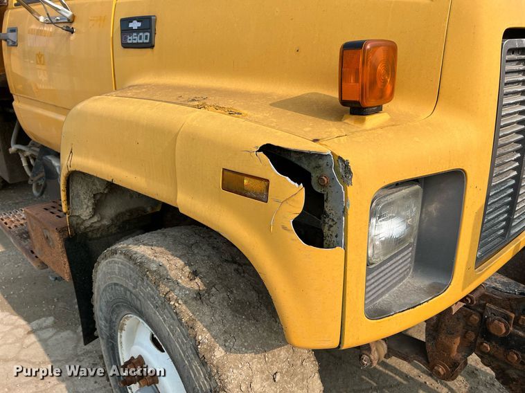 image for item LI9782 2002 Chevrolet C8500  dump truck