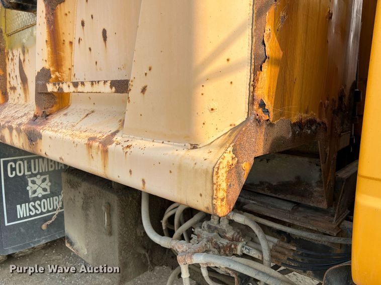 image for item LI9782 2002 Chevrolet C8500  dump truck