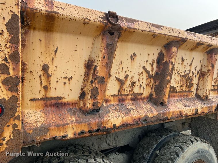 image for item LI9782 2002 Chevrolet C8500  dump truck