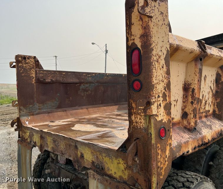 image for item LI9782 2002 Chevrolet C8500  dump truck