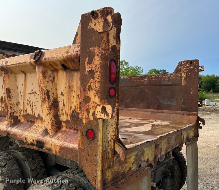 image for item LI9782 2002 Chevrolet C8500  dump truck