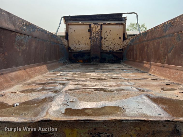 image for item LI9782 2002 Chevrolet C8500  dump truck