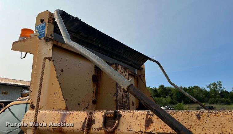 image for item LI9782 2002 Chevrolet C8500  dump truck