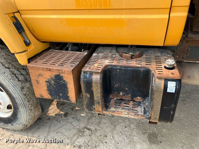 image for item LI9782 2002 Chevrolet C8500  dump truck