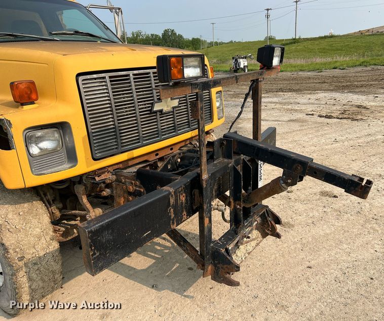 image for item LI9782 2002 Chevrolet C8500  dump truck