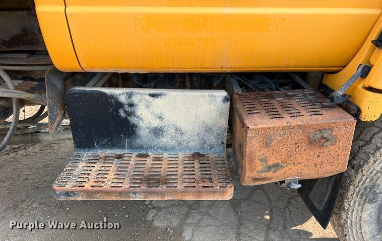 image for item LI9782 2002 Chevrolet C8500  dump truck