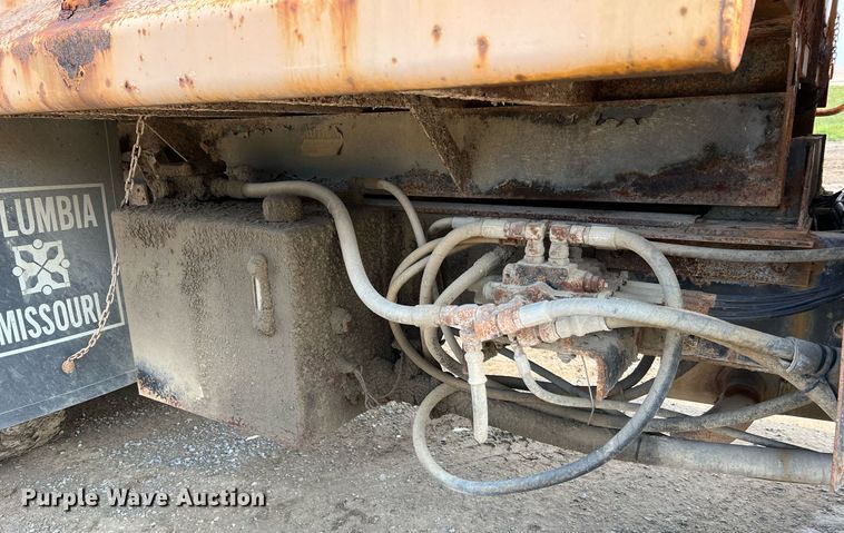 image for item LI9782 2002 Chevrolet C8500  dump truck