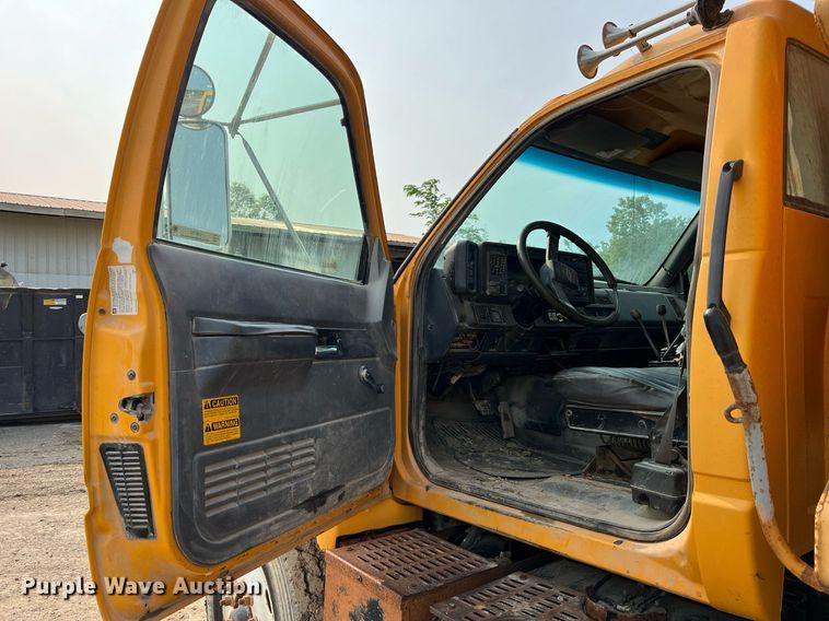 image for item LI9782 2002 Chevrolet C8500  dump truck