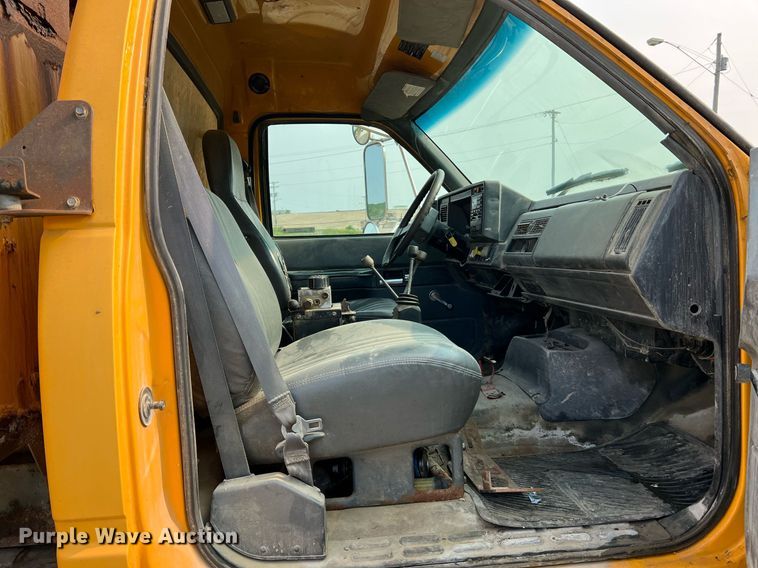 image for item LI9782 2002 Chevrolet C8500  dump truck