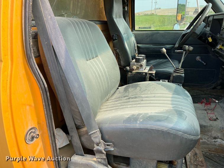 image for item LI9782 2002 Chevrolet C8500  dump truck