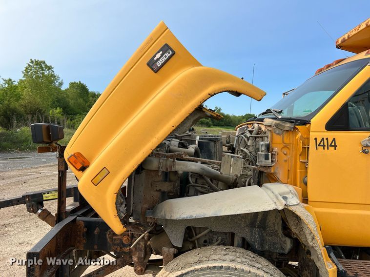 image for item LI9782 2002 Chevrolet C8500  dump truck