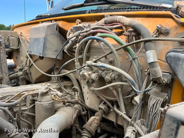 image for item LI9782 2002 Chevrolet C8500  dump truck