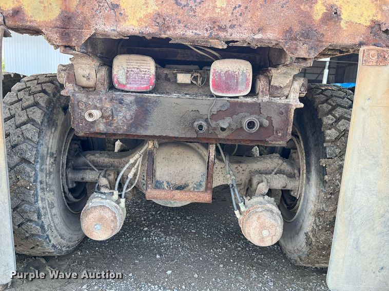 image for item LI9782 2002 Chevrolet C8500  dump truck