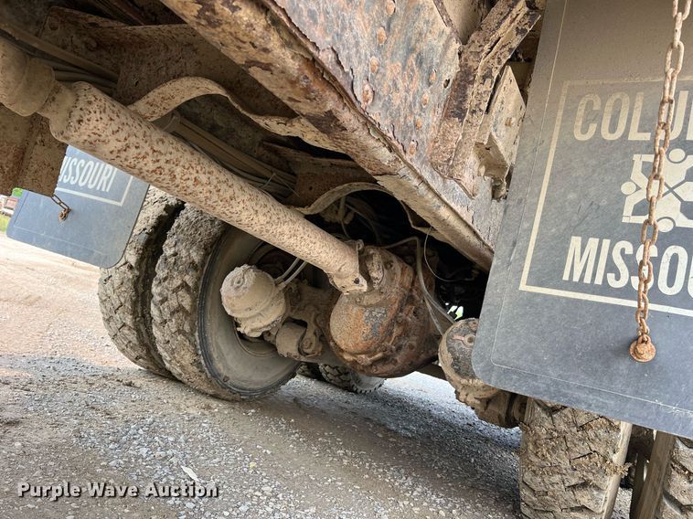 image for item LI9782 2002 Chevrolet C8500  dump truck