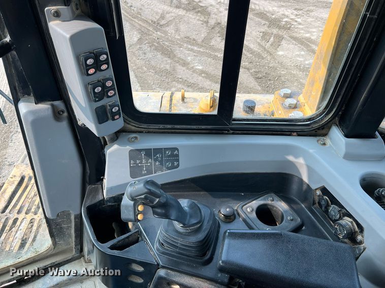 image for item LI9785 2018 Caterpillar D6T XW  dozer