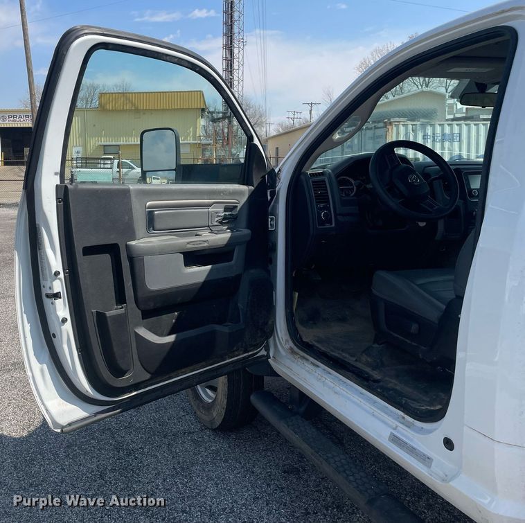 image for item LJ9601 2018 Dodge Ram 5500HD  truck cab and chassis