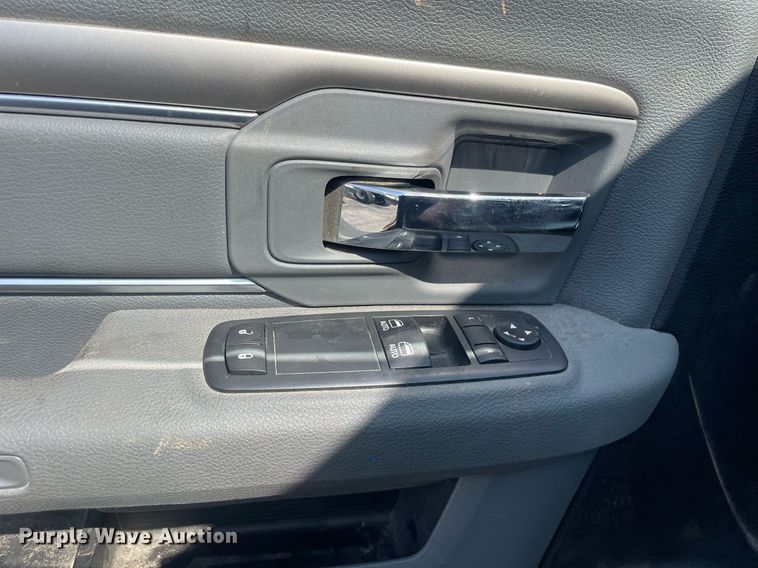 image for item LJ9601 2018 Dodge Ram 5500HD  truck cab and chassis