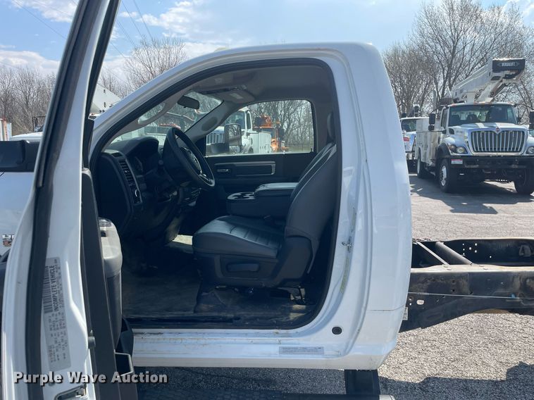 image for item LJ9601 2018 Dodge Ram 5500HD  truck cab and chassis