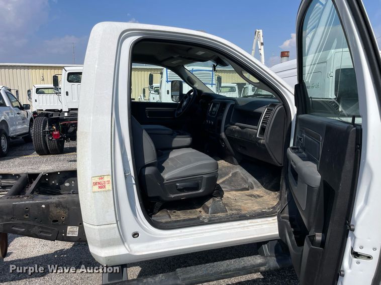 image for item LJ9601 2018 Dodge Ram 5500HD  truck cab and chassis