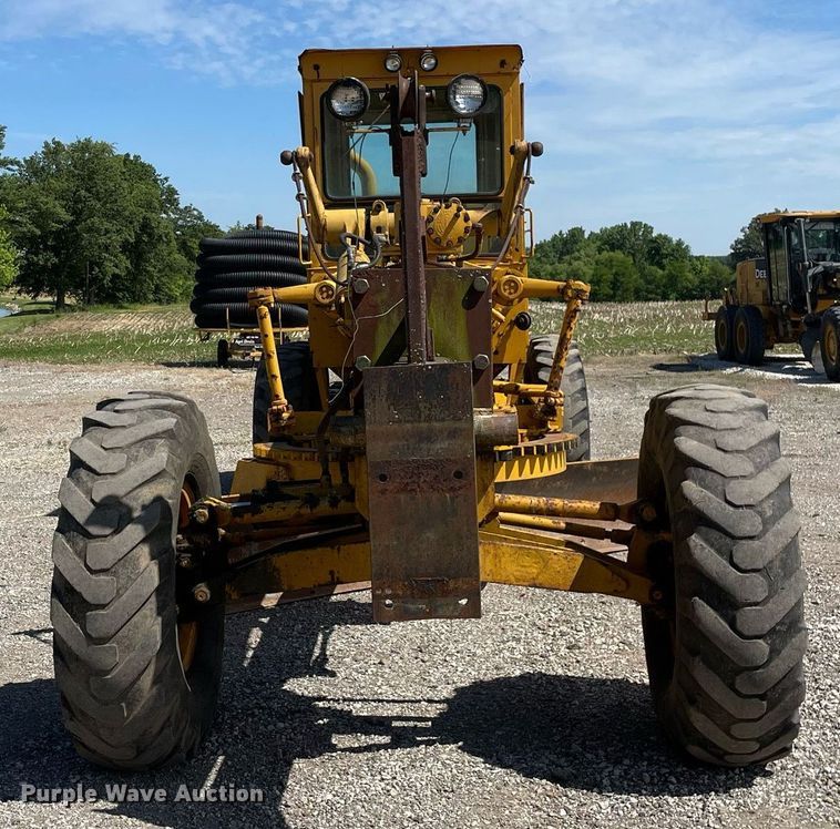 image for item LJ9724 1973 Allis Chalmers 100C  rigid frame motor grader