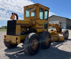 image for item LJ9724 1973 Allis Chalmers 100C  rigid frame motor grader