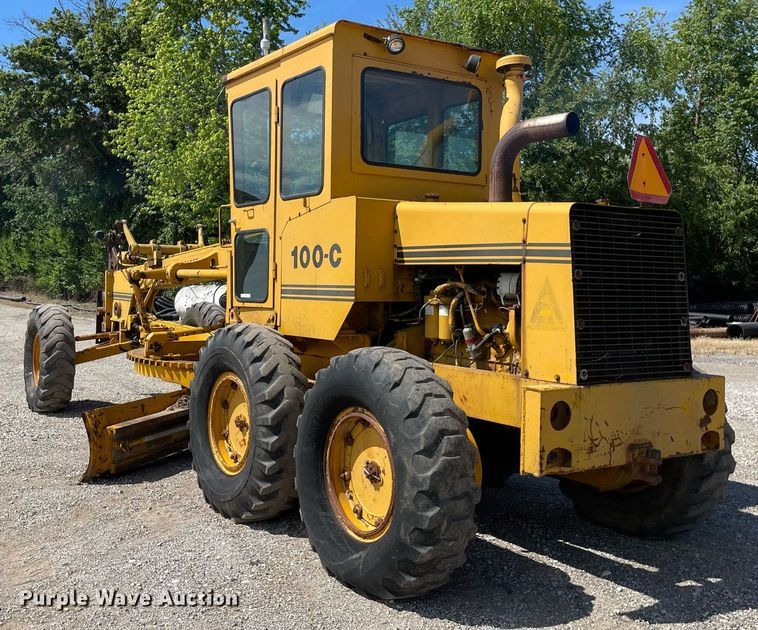 image for item LJ9724 1973 Allis Chalmers 100C  rigid frame motor grader