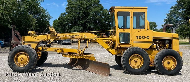image for item LJ9724 1973 Allis Chalmers 100C  rigid frame motor grader