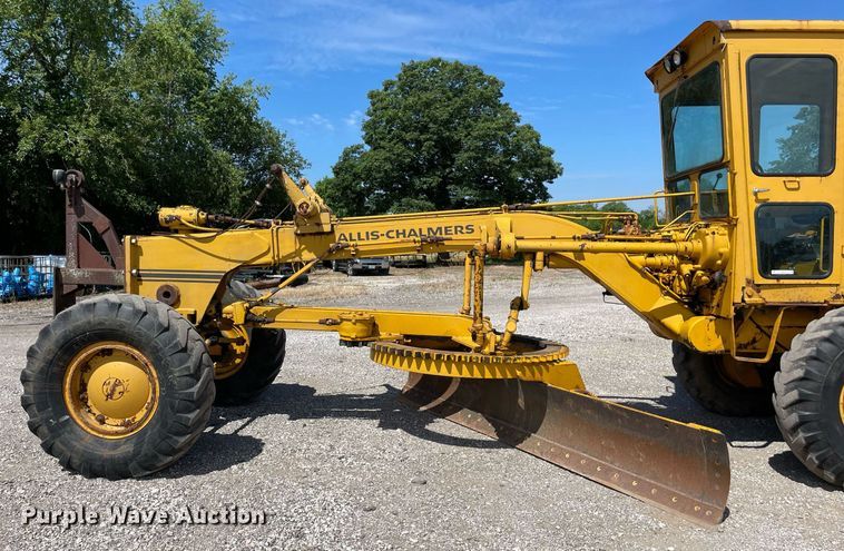 image for item LJ9724 1973 Allis Chalmers 100C  rigid frame motor grader